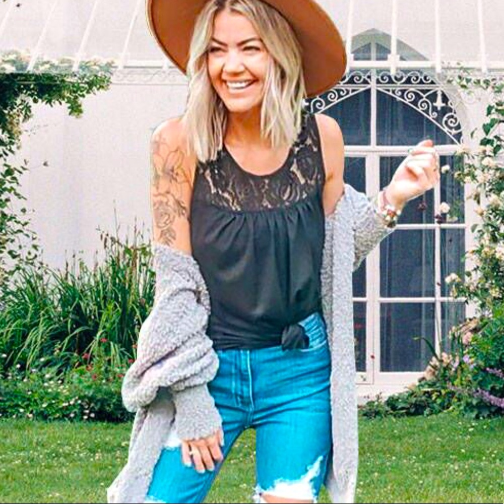 TECREW Women’s Sleeveless Floral Lace Sleeveless Blouse